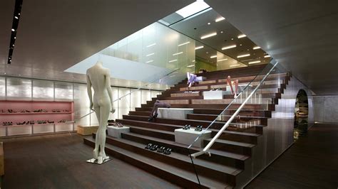 prada store in los angeles
